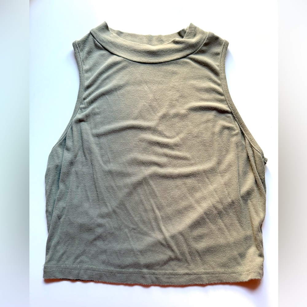 💚Sleeveless Olive Green Women's Crop Top